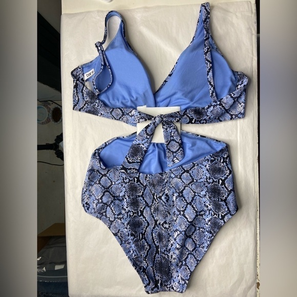 Bar III Slithering Bathing Suit Color Peri Allure Medium - Picture 6 of 14